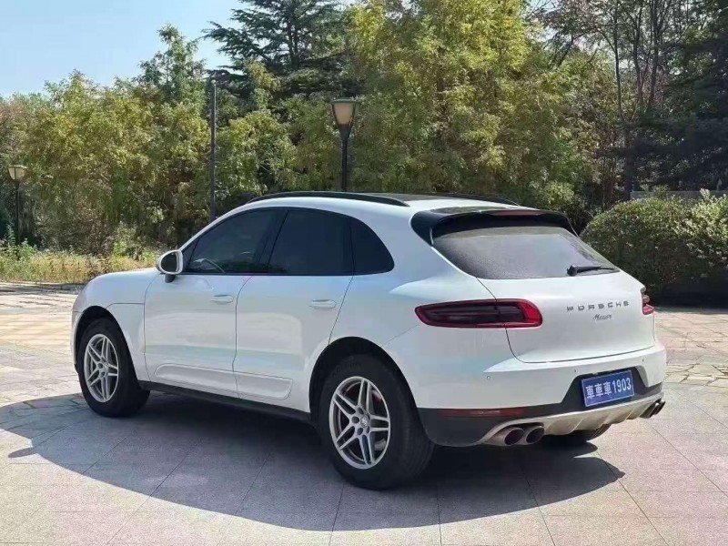 东营17年保时捷Macan7