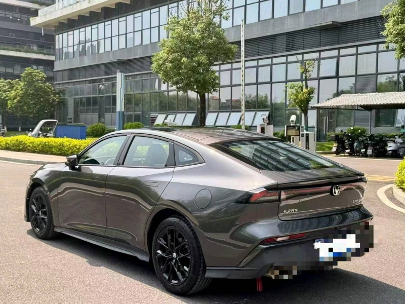 東莞25年長安汽車UNI8