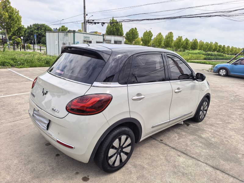 泰州23年五菱汽車繽果5