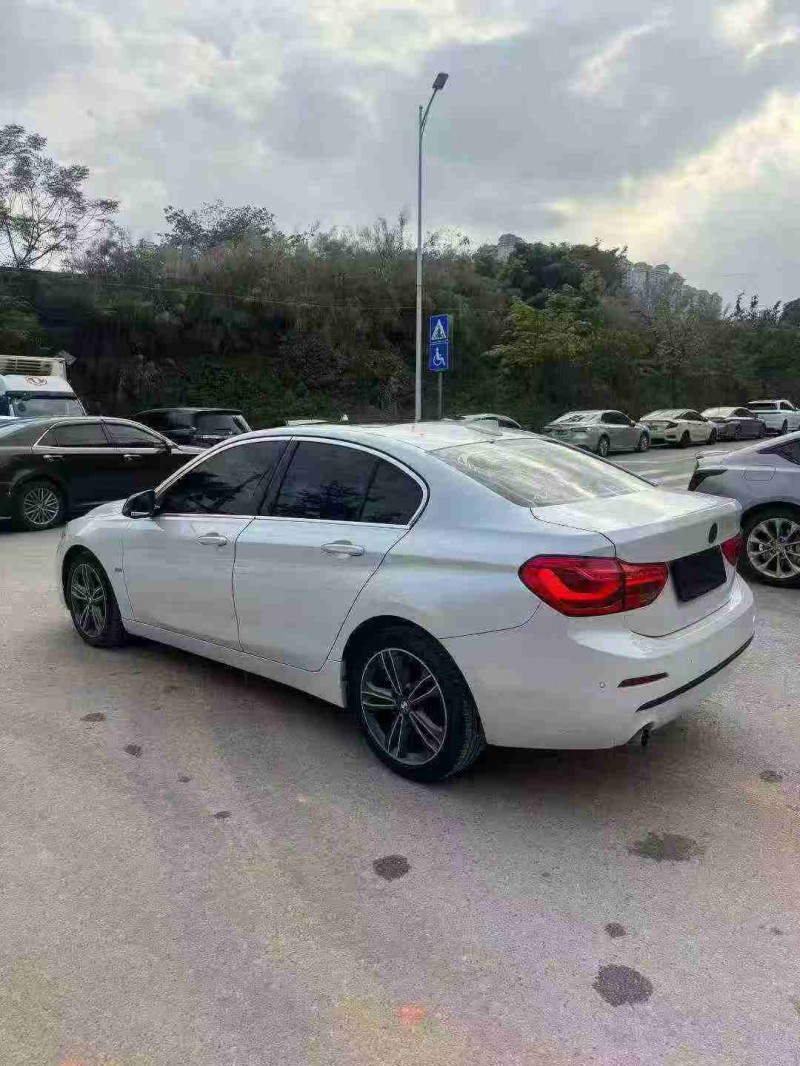 南宁18年宝马1系8