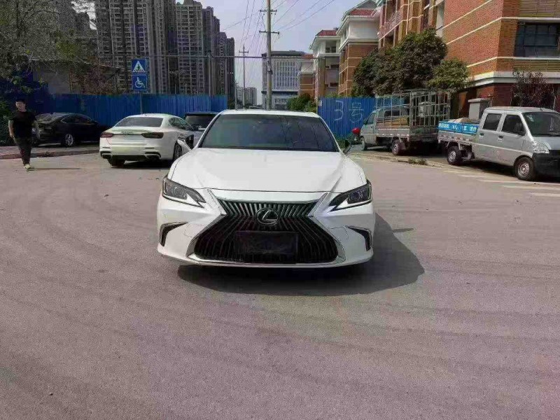 南宁21年雷克萨斯ES1