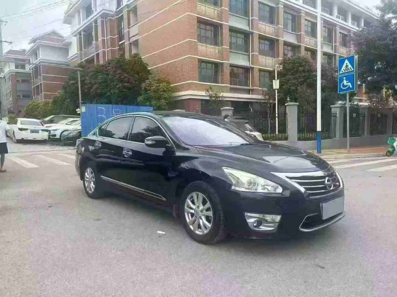 南寧15年日產天籟2