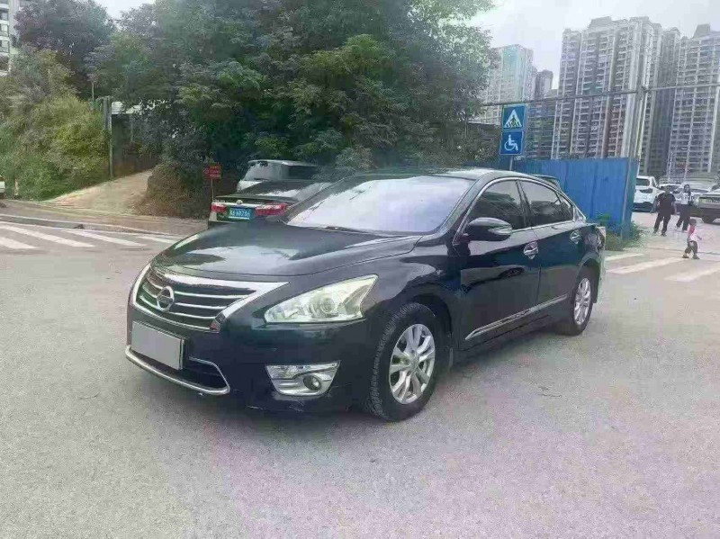 南寧15年日產天籟3