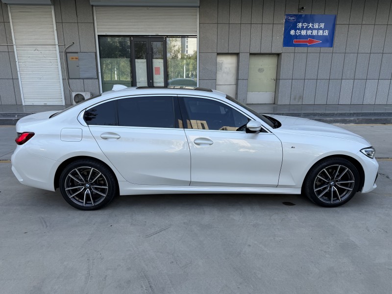 济宁22年宝马3系4