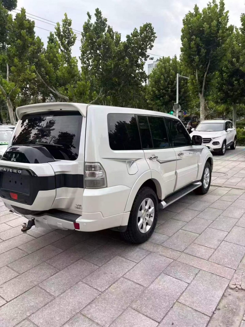 潍坊19年三菱帕杰罗2
