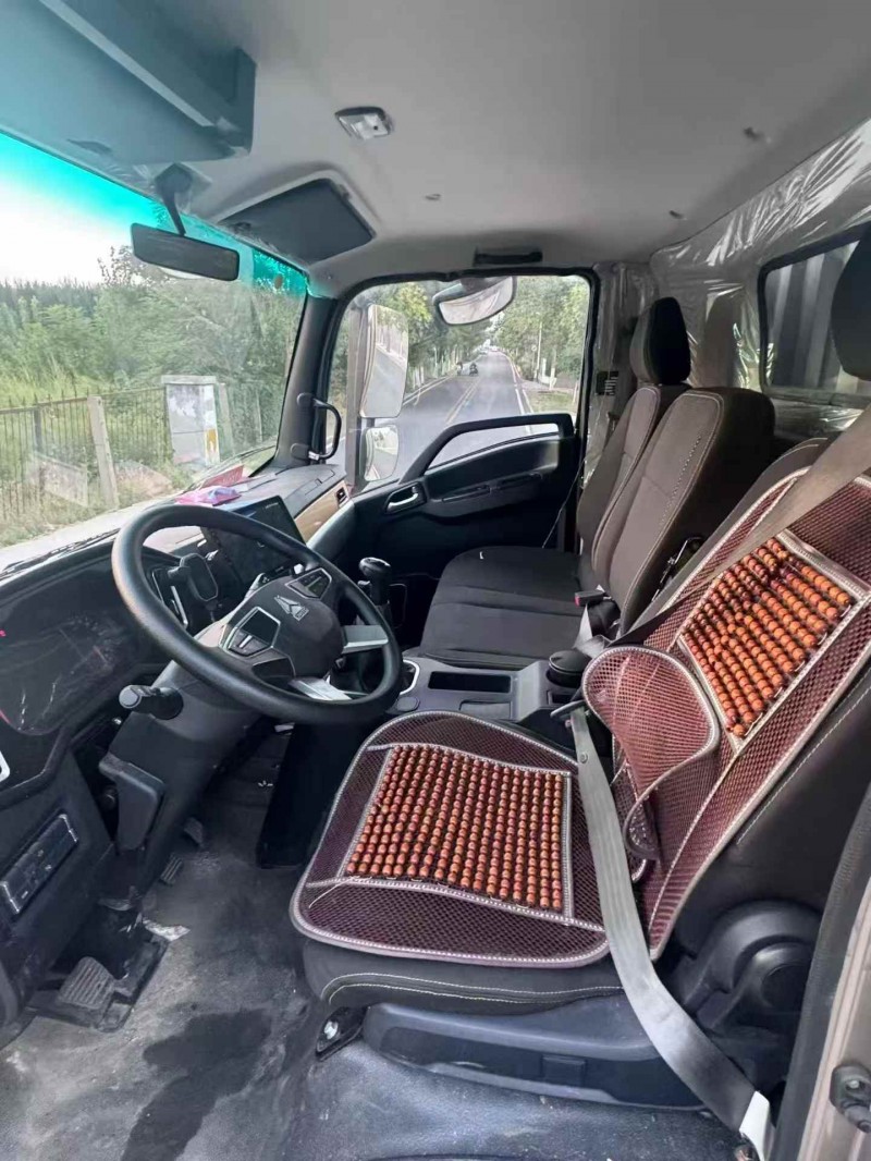 鶴壁25年卡車系列重汽王牌6