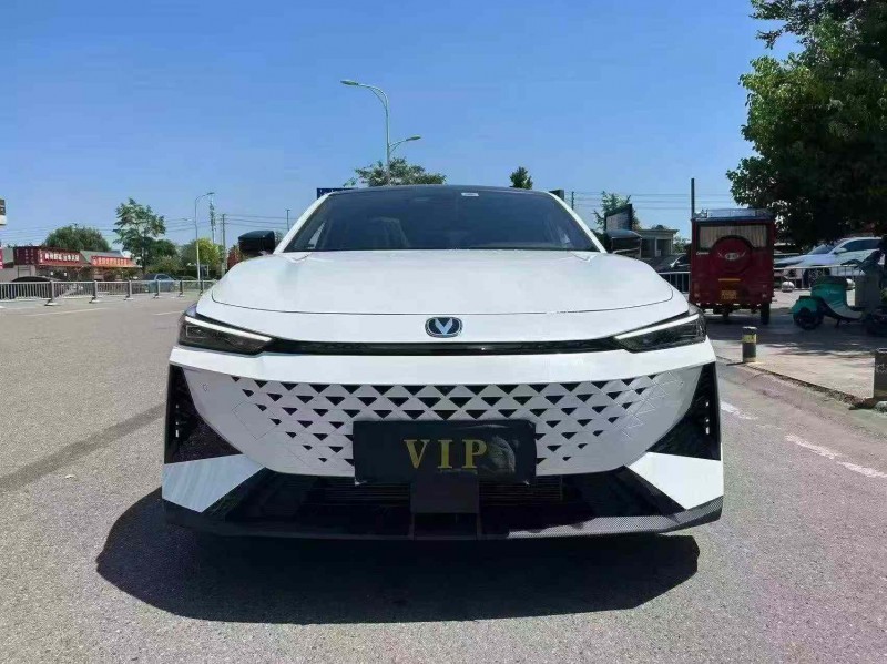 綿陽25年長安汽車UNI1