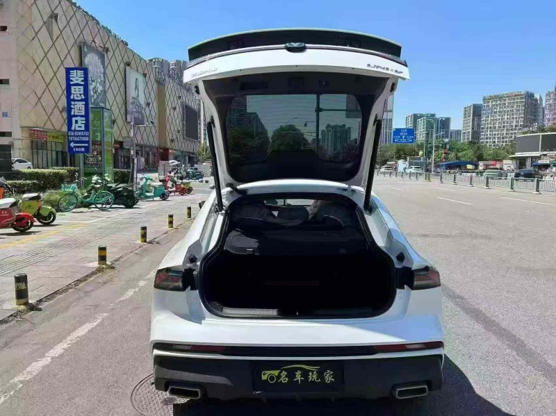 綿陽25年長安汽車UNI4
