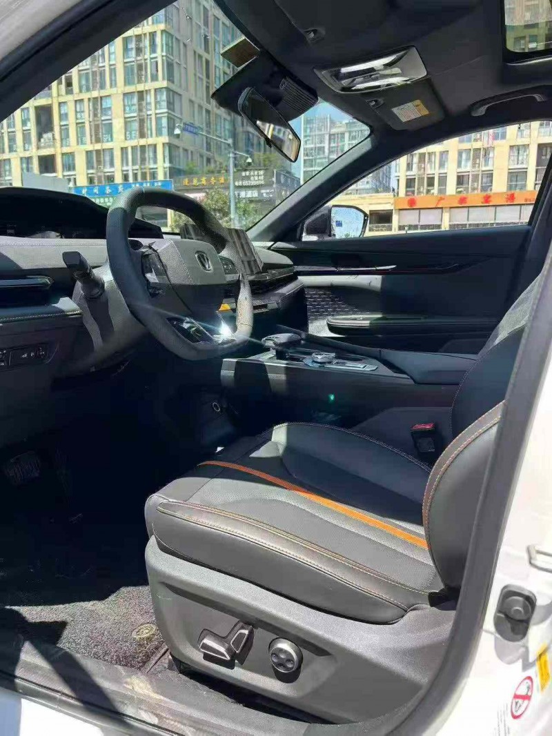 綿陽25年長安汽車UNI6