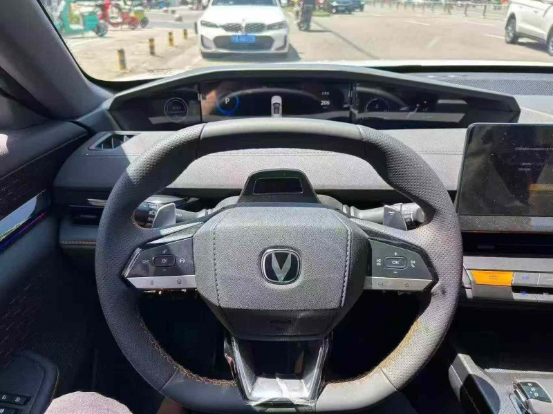綿陽25年長安汽車UNI9