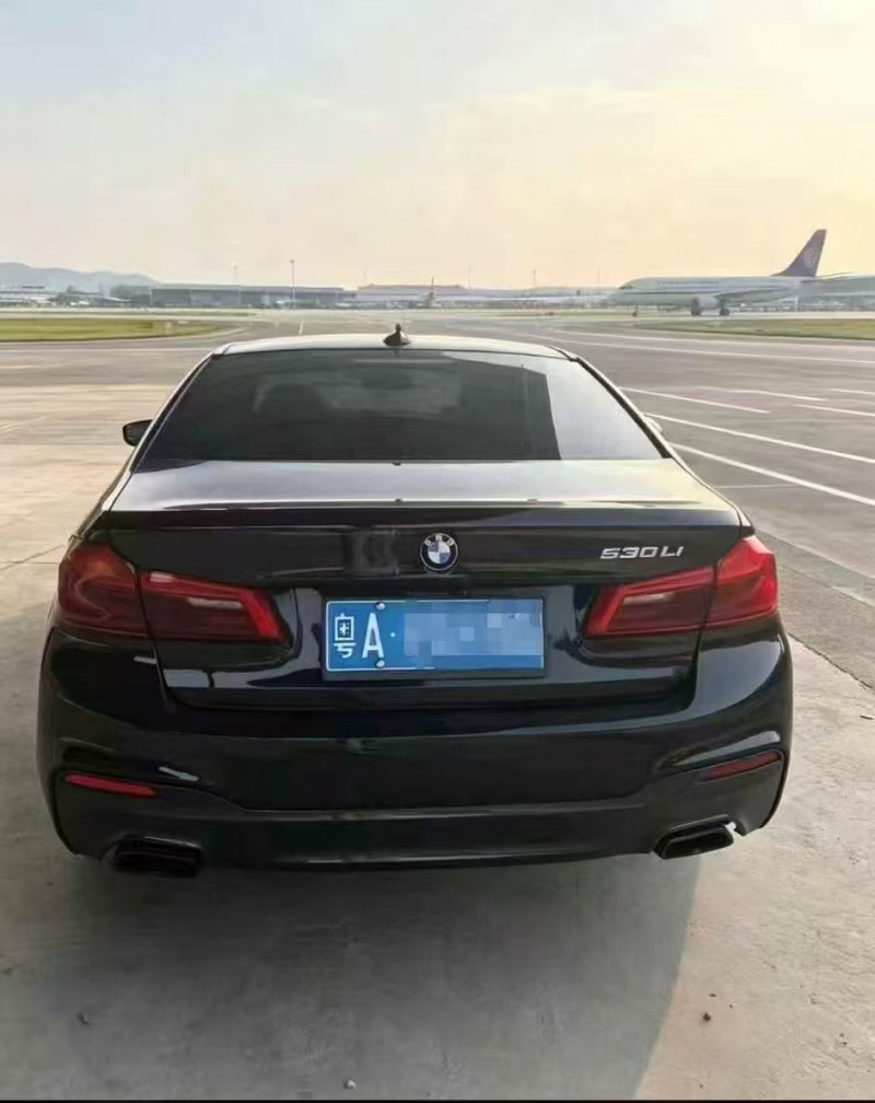 广州17年宝马5系9