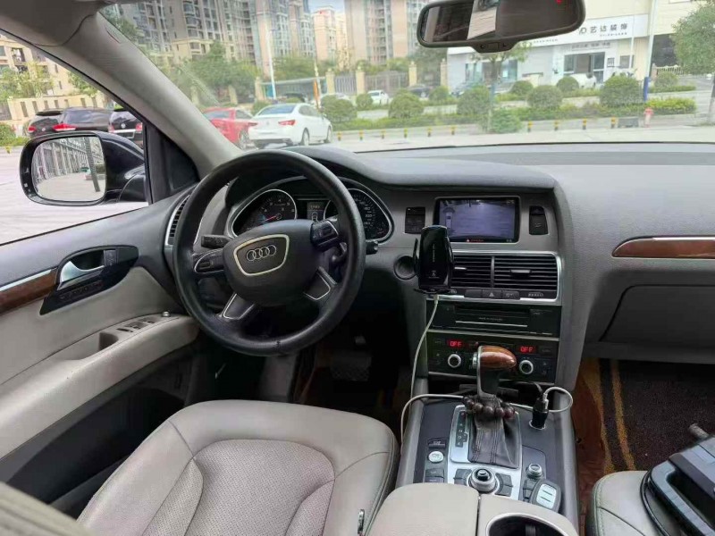 九江12年奧迪Q76