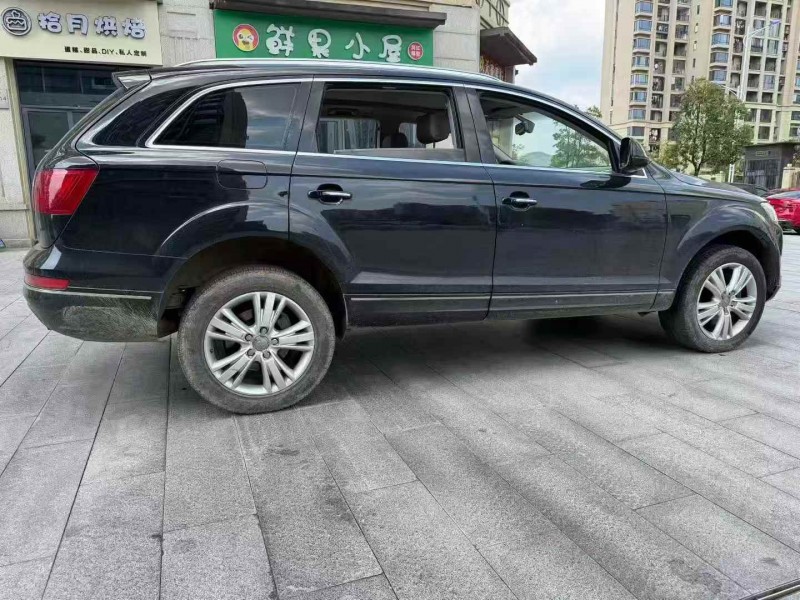 九江12年奧迪Q77