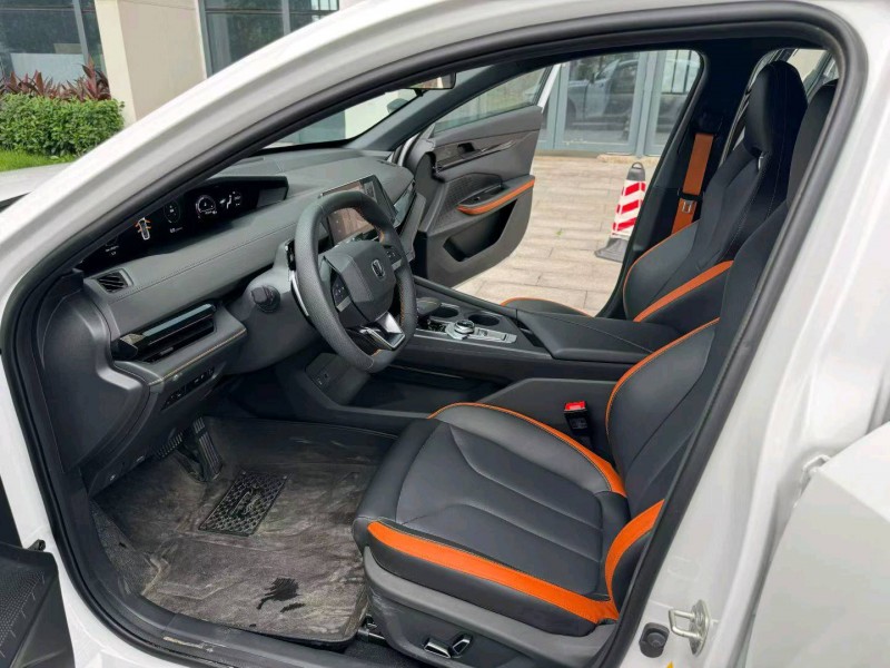 陽江25年長安汽車UNI6