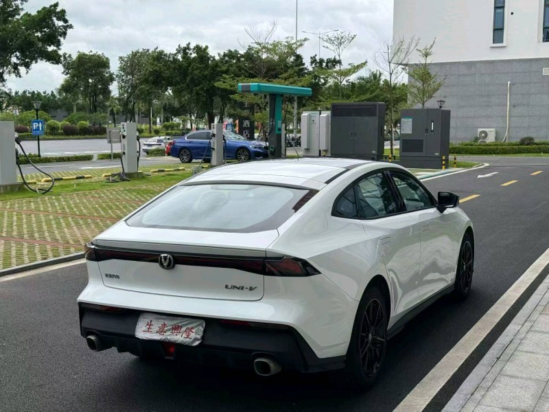 陽江25年長安汽車UNI8