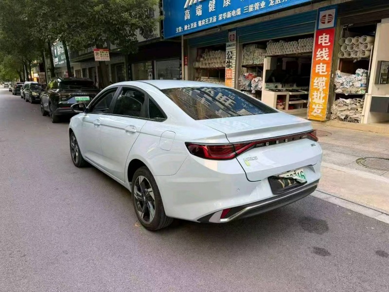 长沙22年吉利帝豪5