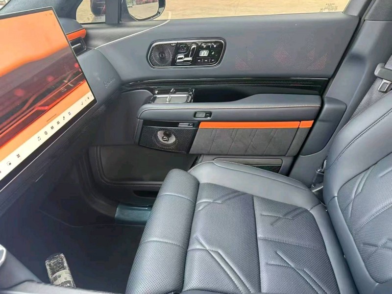 保定26年極氪汽車9X7
