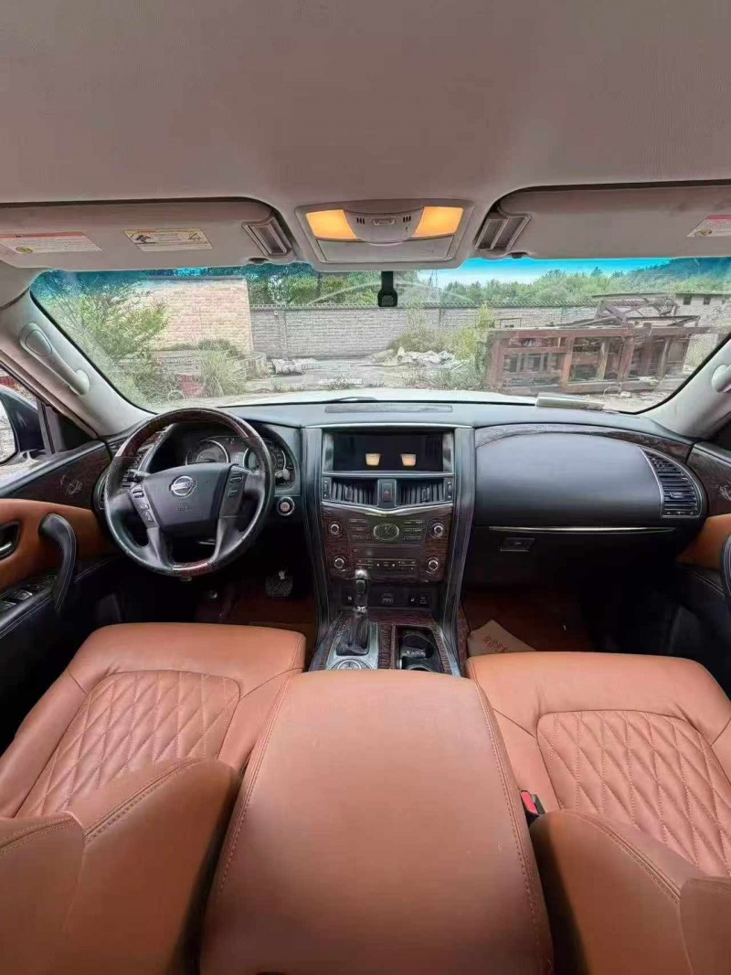 銅仁18年日產途樂3