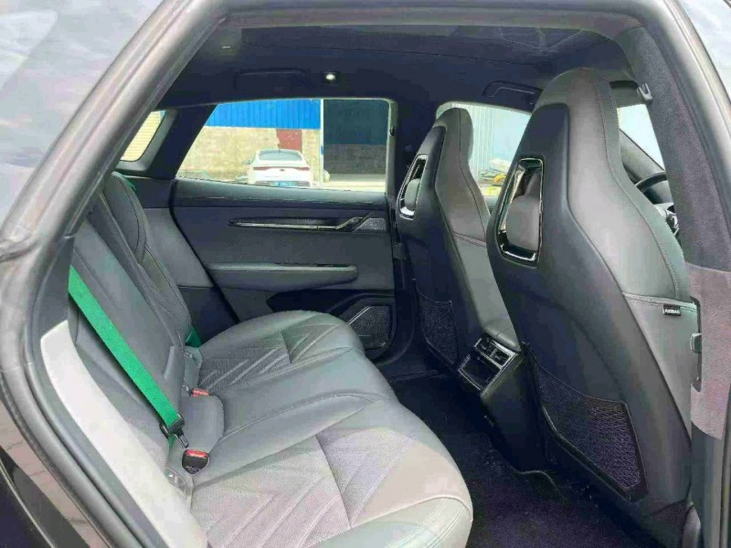 襄陽22年極氪汽車0015
