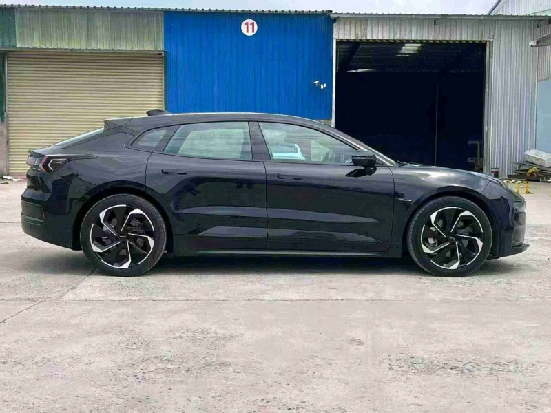 襄陽22年極氪汽車0016