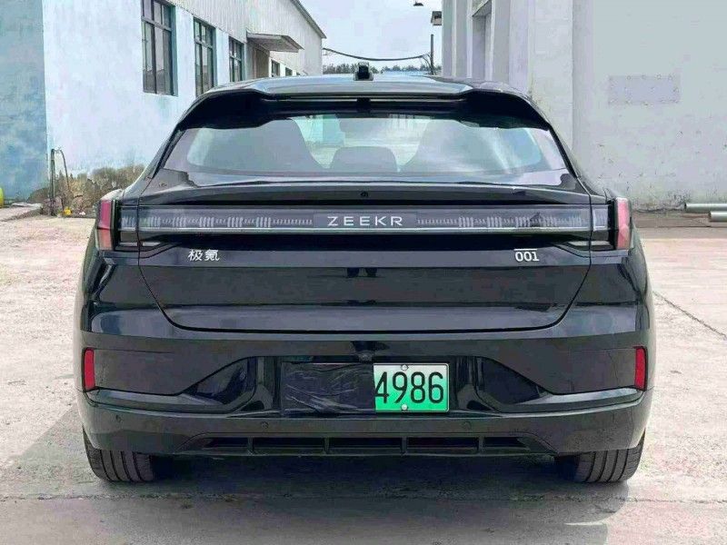襄陽22年極氪汽車0017