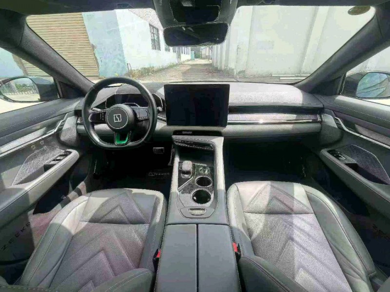 襄陽22年極氪汽車0018