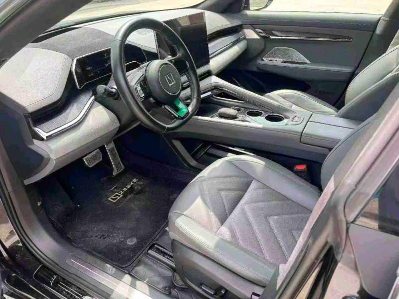 襄陽22年極氪汽車0019