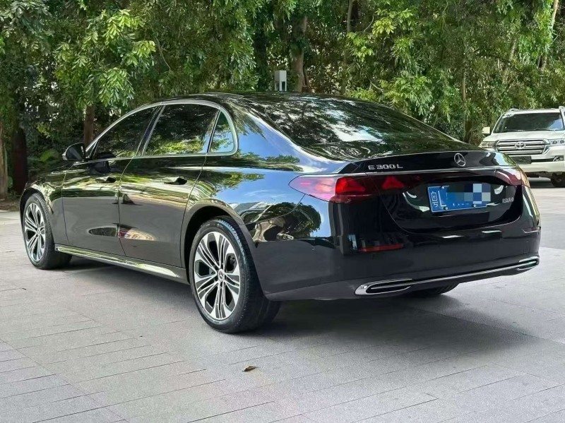 廣州25年奔馳E7