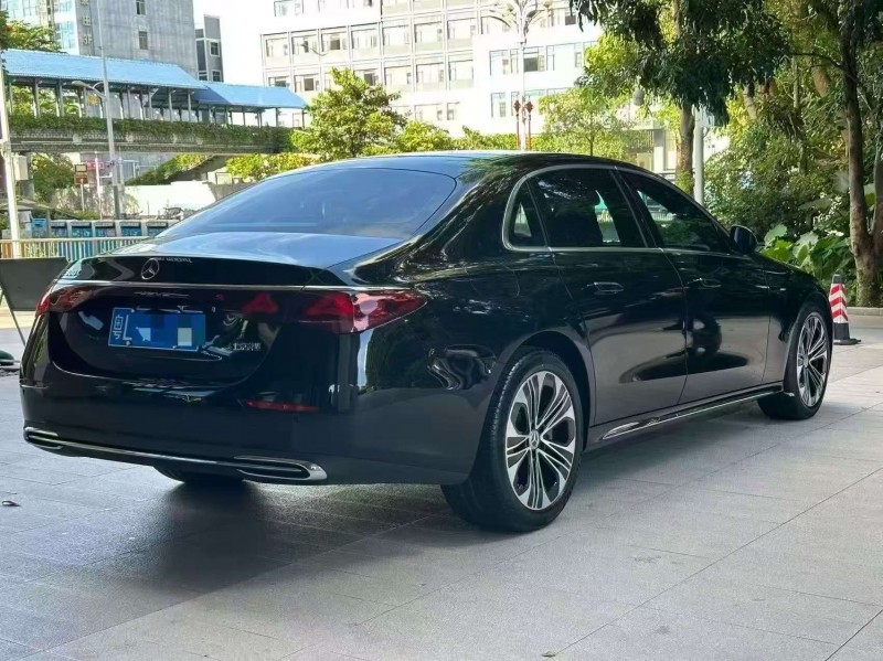 廣州25年奔馳E8