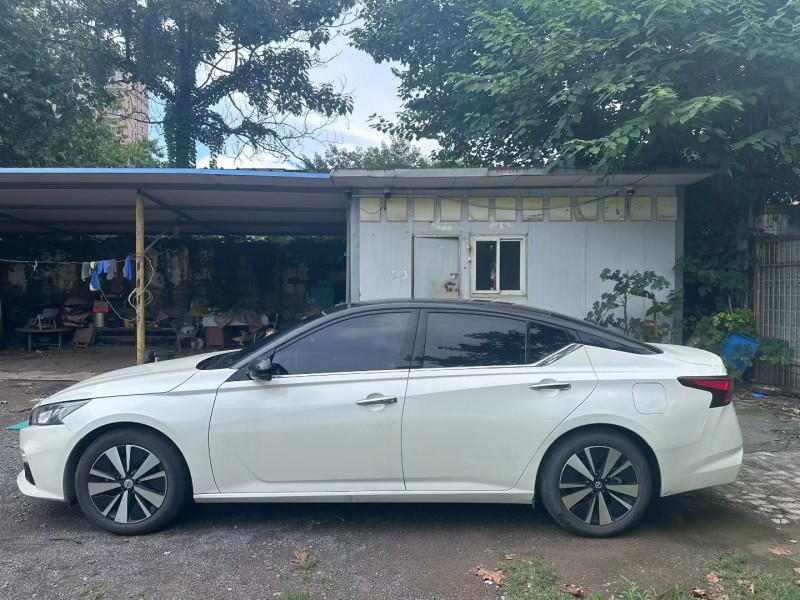 新鄉23年日產天籟8