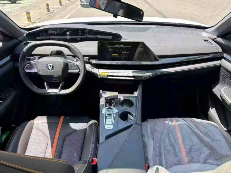 廣元25年長安汽車UNI6