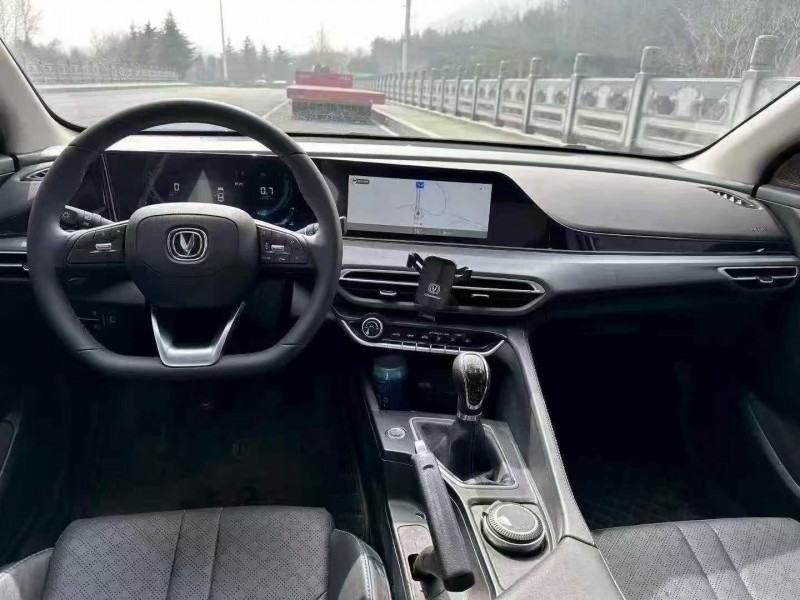 青島21年長安汽車逸動3