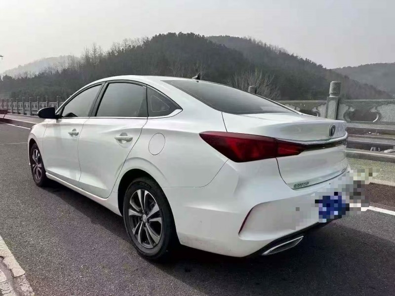 青島21年長安汽車逸動8