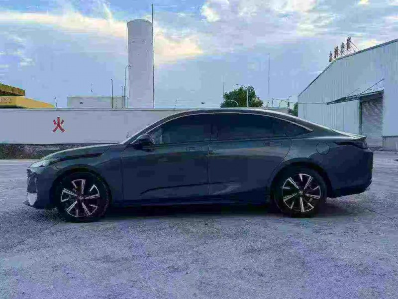 黃石25年長安汽車逸動4