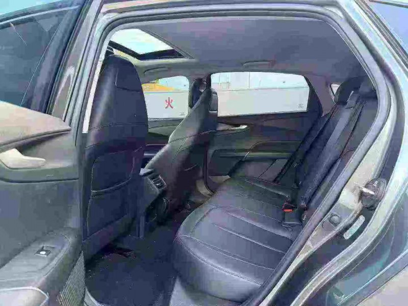 黃石25年長安汽車逸動8