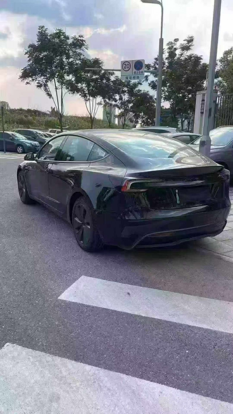 德陽26年特斯拉MODEL 37