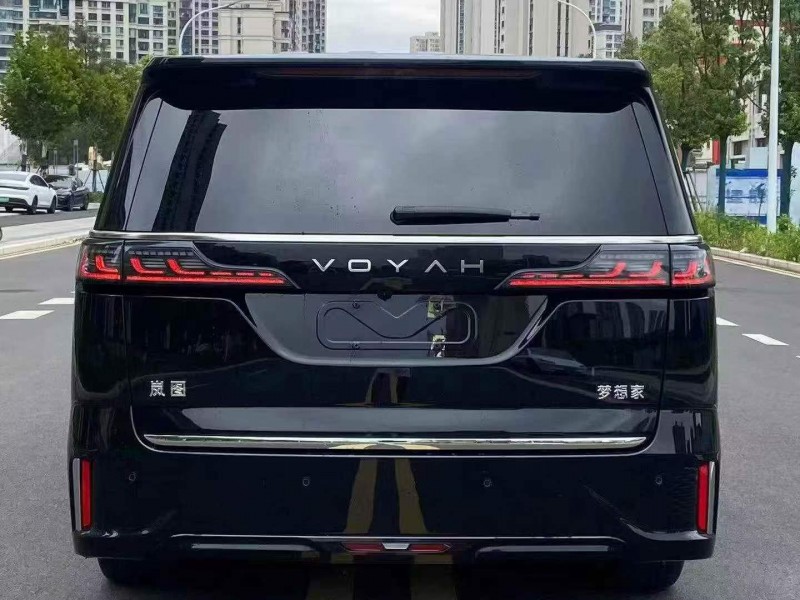 宜昌25年嵐圖汽車夢想家8