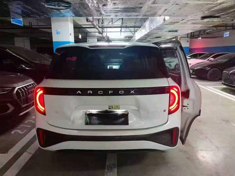 成都25年極狐汽車考拉2