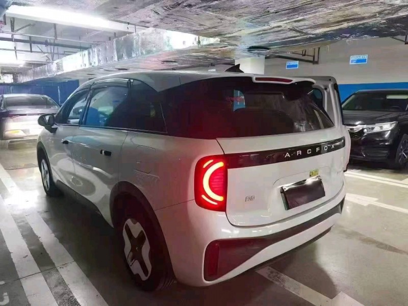 成都25年極狐汽車考拉3