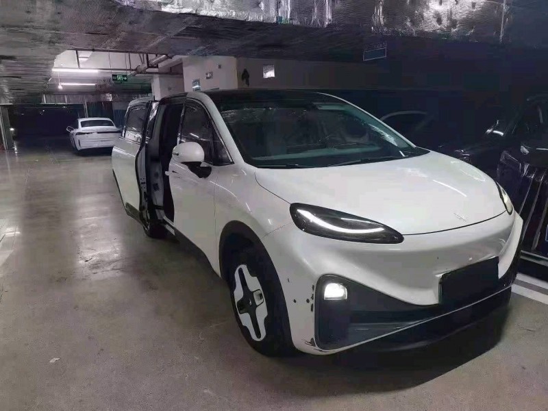 成都25年極狐汽車考拉5