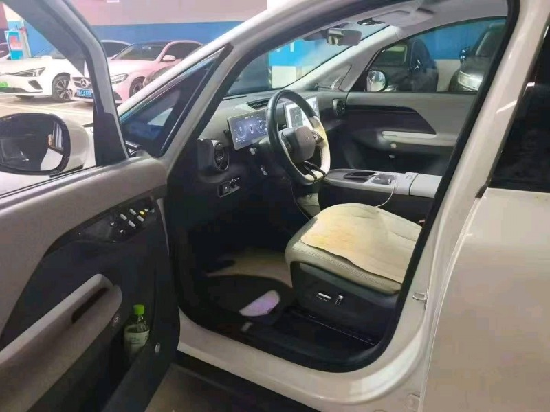 成都25年極狐汽車考拉6