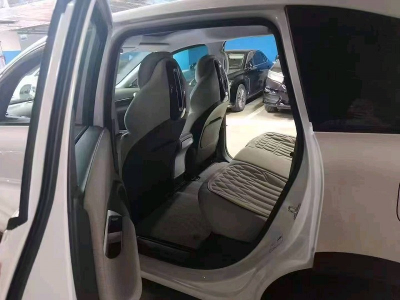 成都25年極狐汽車考拉7