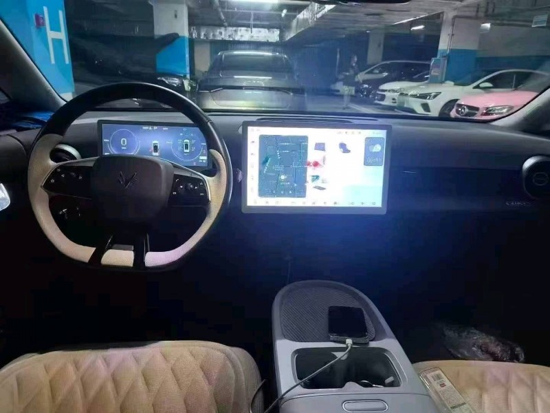 成都25年極狐汽車考拉8