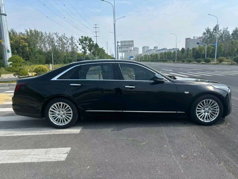 襄陽21年凱迪拉克CT68