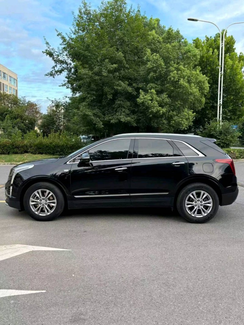 襄陽23年凱迪拉克XT52