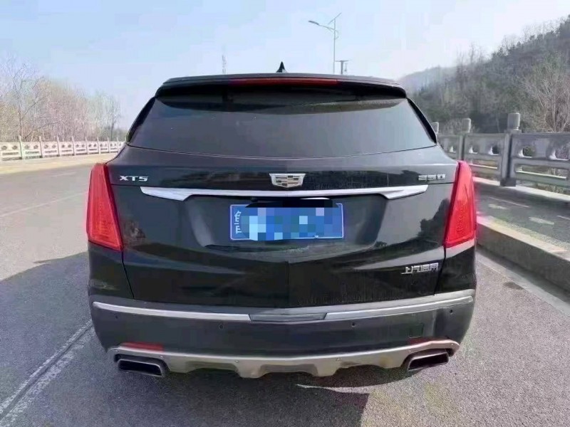 青島16年凱迪拉克XT56