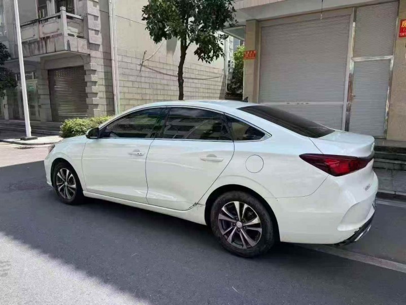 金華20年長安汽車逸動7