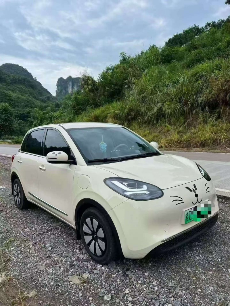 廣州25年五菱汽車繽果2