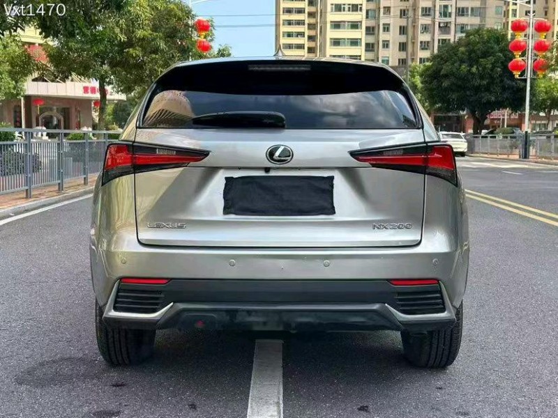 东莞20年雷克萨斯NX8