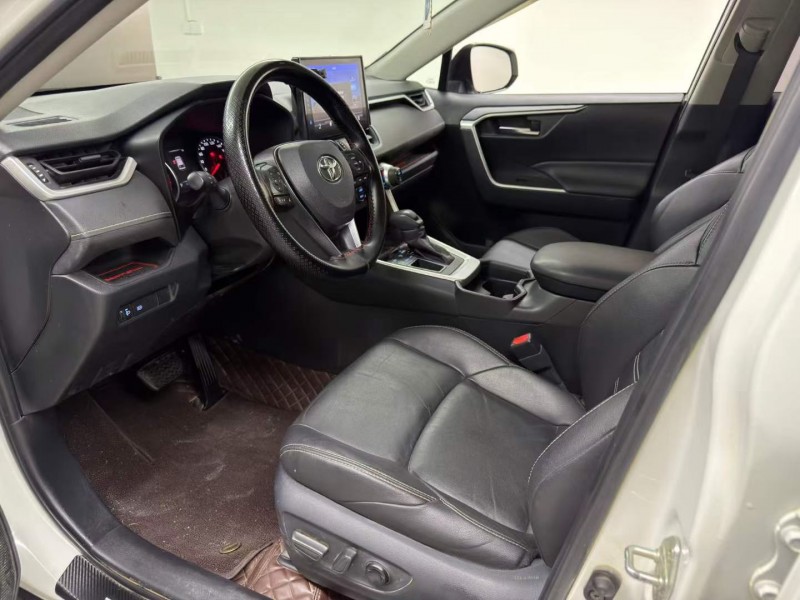 新鄉21年豐田RAV4榮放8